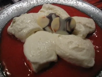 Rezept: Erdbeerpürree mit Saurer-Sahne-Creme Bild Nr. 2 Erdbeerpürree mit Saurer-Sahne-Creme - Rezept - Bild Nr. 2