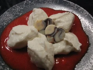 Rezept: Erdbeerpürree mit Saurer-Sahne-Creme Bild Nr. 3 Erdbeerpürree mit Saurer-Sahne-Creme - Rezept - Bild Nr. 3