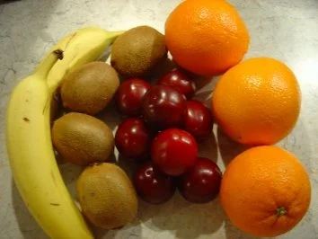 Obstsalat mit verschiedenen Serviermöglichkeiten.. - Rezept - Bild Nr. 5