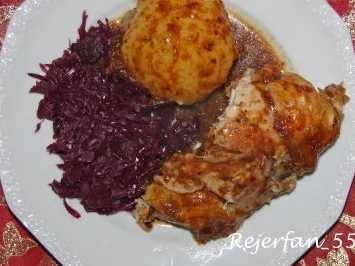 Kapaun mit Apfel-Pflaumen-Füllung - Rezept