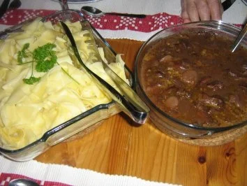 Rezept: Zweierlei Filet mit Speckbohnenpäckchen an Bandnudeln mit Rotwein-Orangen-Pilzsoße Bild Nr. 2 Zweierlei Filet mit Speckbohnenpäckchen an Bandnudeln mit Rotwein-Orangen-Pilzsoße - Rezept - Bild Nr. 2