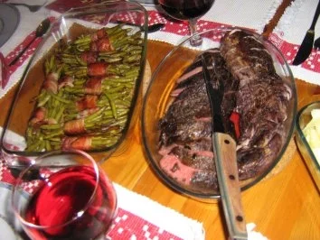 Rezept: Zweierlei Filet mit Speckbohnenpäckchen an Bandnudeln mit Rotwein-Orangen-Pilzsoße Bild Nr. 3 Zweierlei Filet mit Speckbohnenpäckchen an Bandnudeln mit Rotwein-Orangen-Pilzsoße - Rezept - Bild Nr. 3