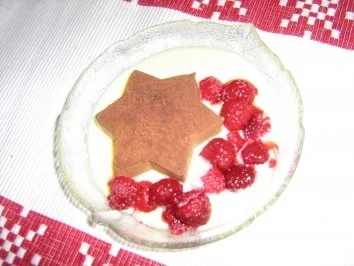 Rezept: Sternenmousse mit Vanillesauce und Himbeeren Bild Nr. 2 Sternenmousse mit Vanillesauce und Himbeeren - Rezept - Bild Nr. 2