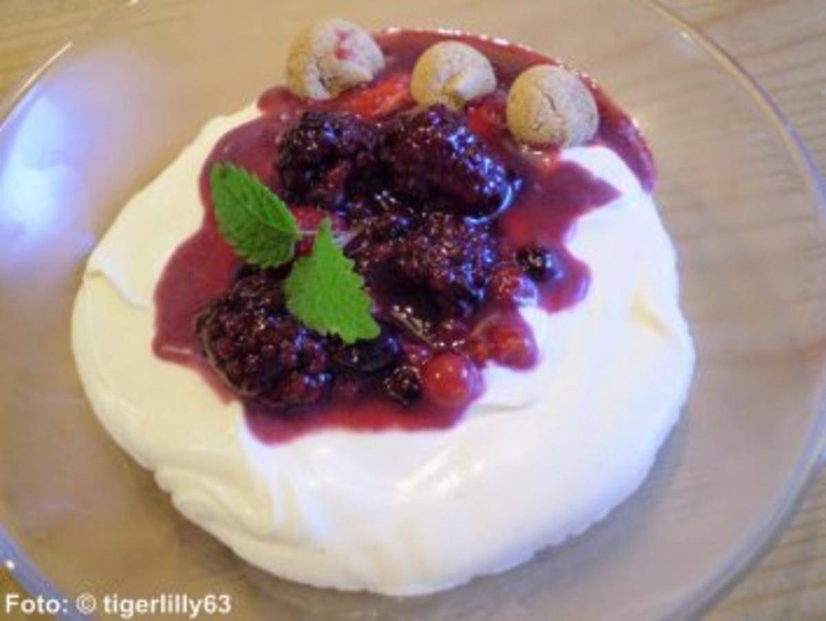 Bilder für Weihnachtliche Mascarpone-Mousse mit gemischten Beeren - Rezept