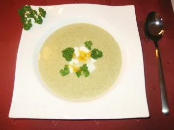 Rezept: Petersiliencremesuppe Petersiliencremesuppe - Rezept