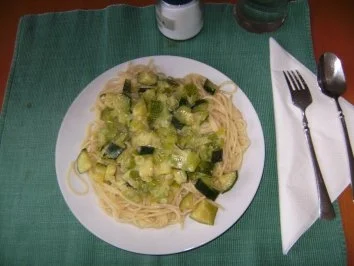Rezept: Spaghetti mit Lauch-Zucchini-Soße Spaghetti mit Lauch-Zucchini-Soße - Rezept