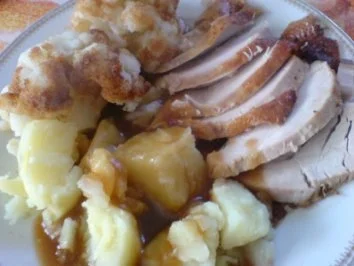 Rezept: Pute mit Apfel-Rosinen-Füllung Bild Nr. 3 Pute mit Apfel-Rosinen-Füllung - Rezept - Bild Nr. 3