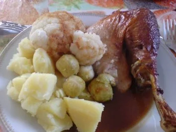 Rezept: Pute mit Apfel-Rosinen-Füllung Bild Nr. 4 Pute mit Apfel-Rosinen-Füllung - Rezept - Bild Nr. 4