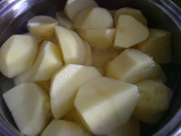 Rezept: Pute mit Apfel-Rosinen-Füllung Bild Nr. 14 Pute mit Apfel-Rosinen-Füllung - Rezept - Bild Nr. 14