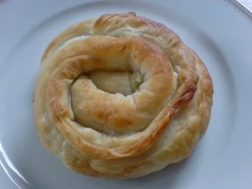 Rezept: Blätterteigschnecken mit Lauch-Käse-Füllung Blätterteigschnecken mit Lauch-Käse-Füllung - Rezept