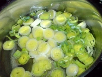 Rezept: Blätterteigschnecken mit Lauch-Käse-Füllung Bild Nr. 7 Blätterteigschnecken mit Lauch-Käse-Füllung - Rezept - Bild Nr. 7