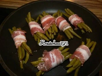 Lammrückenmedaillons mit Gnocchi und Böhnchen im Speckmantel - Rezept - Bild Nr. 3