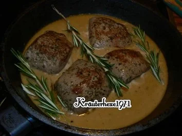 Lammrückenmedaillons mit Gnocchi und Böhnchen im Speckmantel - Rezept - Bild Nr. 6