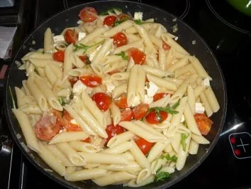 Penne rigate mit Tomaten,Rucola und Schafskäse - Rezept - Bild Nr. 3