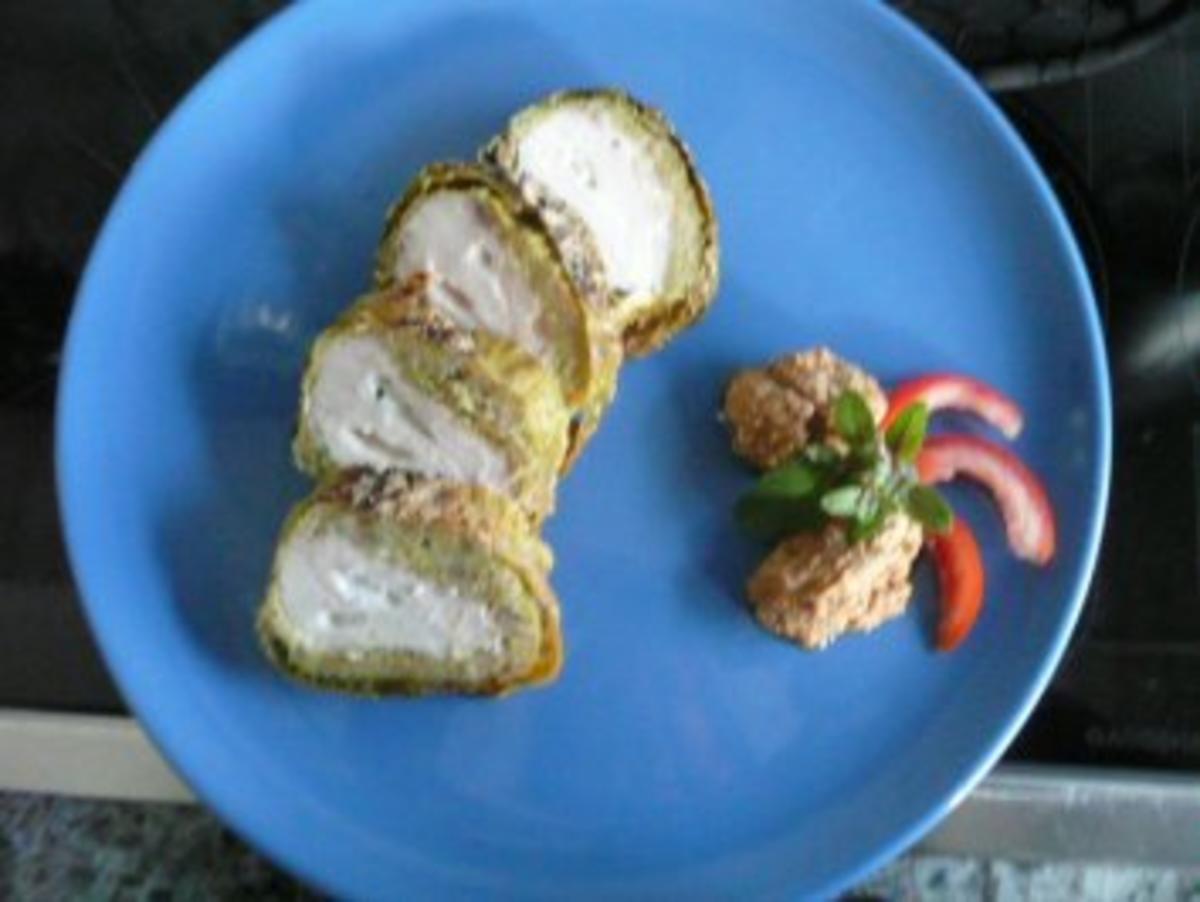 GEFLÜGEL/HÄHNCHEN:Wirsingroulade mit Gorgonzola-Brüstchen - Rezept