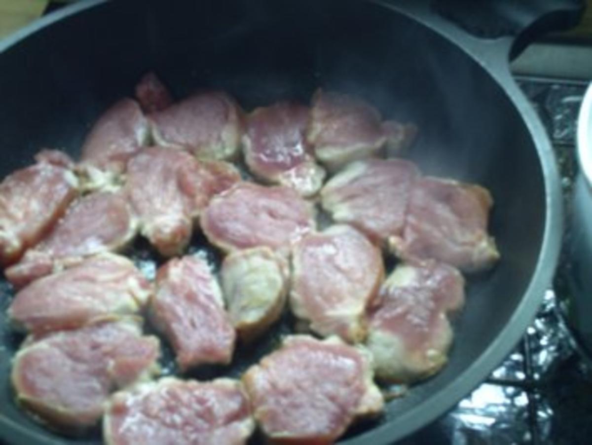 Mittagessen: Schweinlendchen überbacken, dazu Kartoffelpürree und Champignoncreme-Soße - Rezept - Bild Nr. 4