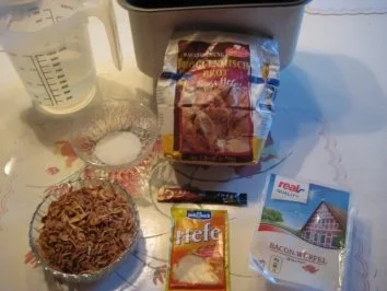 Rezept: Roggenmisch Brötchen mit Bacon - Würfel und Röstzwiebel Bild Nr. 2 Roggenmisch Brötchen mit Bacon - Würfel und Röstzwiebel - Rezept - Bild Nr. 2