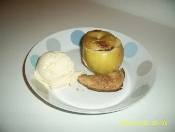 Bratapfel mit Vanilleeis - Rezept