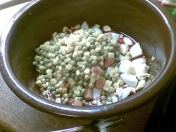 Rezept: Nudelsalat Marke "Was ist alles zu Hause" Bild Nr. 4 Nudelsalat Marke "Was ist alles zu Hause" - Rezept - Bild Nr. 4