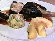 Poulardenstelzen im Rotkohlblatt - Rezept - Bild Nr. 9