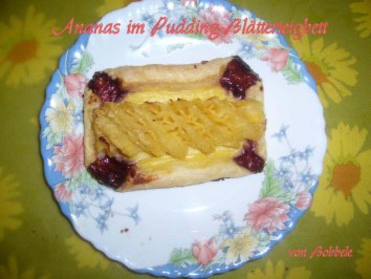 Bilder für Gebäck: Ananas im Blätterteig-Pudding-Bett - Rezept