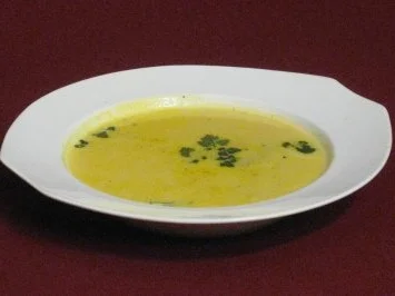 Rezept: Petersilienwurzelsuppe mit Röstgemüse Petersilienwurzelsuppe mit Röstgemüse - Rezept