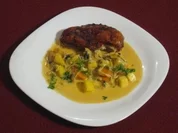 Huhn in Salzkruste mit indischer Curry-Gemüse-Soße - Rezept