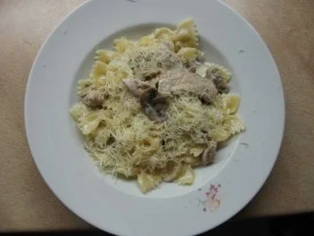 Farfalle mit Schweinefleisch und Champignon - Rezept