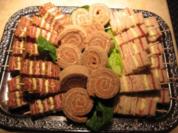 Rezept: Partybrotspießle und Lachsbrotröllchen Partybrotspießle und Lachsbrotröllchen - Rezept