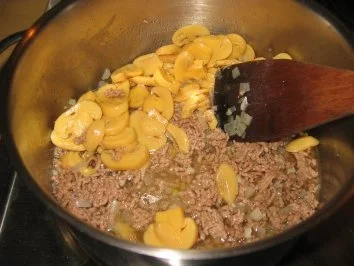 Rezept: Fleisch: Nudel-Pilz-Hackauflauf! Bild Nr. 7 Fleisch: Nudel-Pilz-Hackauflauf! - Rezept - Bild Nr. 7