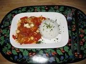 Hühnerbrüstchen versinken im Tomaten-Paprikabett - Rezept