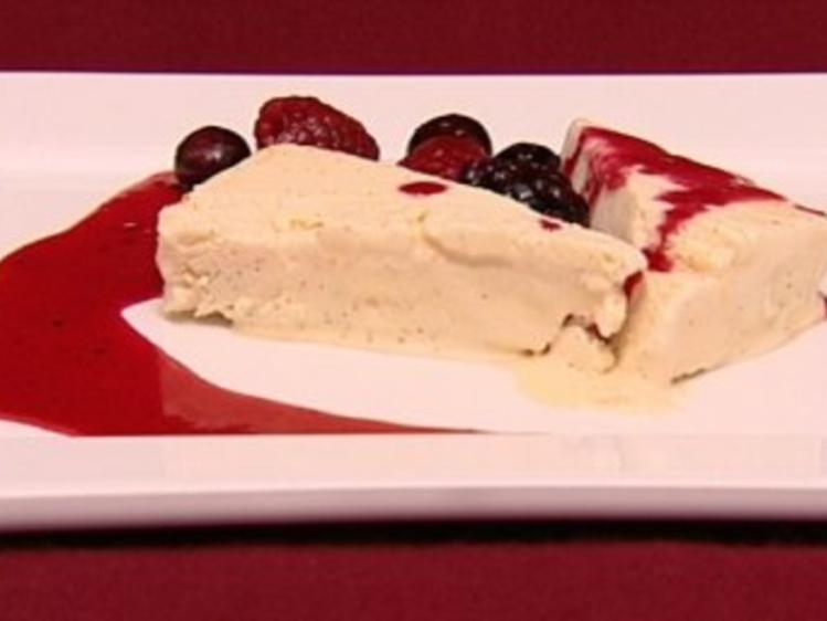 Parfait von der Tahiti-Vanille mit frischen Waldbeeren (Isabell Horn ...