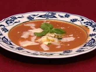 Rezept: Kalte Tomaten-Melonen-Suppe und mit Spinat und Schafskäse gefüllte Blätterteigecken (Kostas Papanastasious) Kalte Tomaten-Melonen-Suppe und mit Spinat und Schafskäse gefüllte Blätterteigecken (Kostas Papanastasious) - Rezept