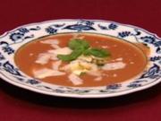 Kalte Tomaten-Melonen-Suppe und mit Spinat und Schafskäse gefüllte Blätterteigecken (Kostas Papanastasious) - Rezept