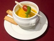 Rezept: Mรถhren-Kokos-Suppe (Magdalena Brzeska) Mรถhren-Kokos-Suppe (Magdalena Brzeska) - Rezept