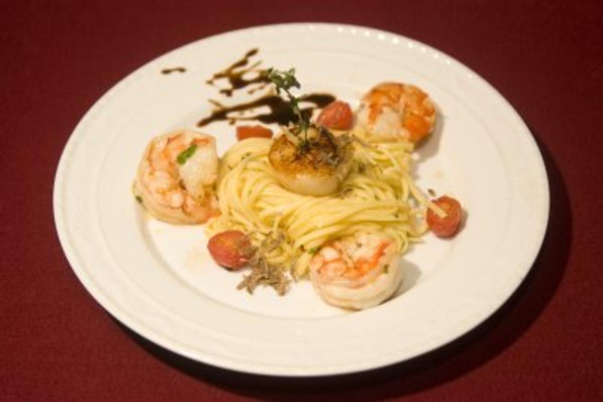 Makarony z krewetkami i zabkowany - Nudeln mit Shrimps und
Jakobsmuscheln (Magdalena Brzeska) - Rezept Gesendet von Das perfekte
Promi Dinner