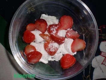 Rezept: Erdbeertraum auf Baiser mit einer Mascarponecreme Bild Nr. 3 Erdbeertraum auf Baiser mit einer Mascarponecreme - Rezept - Bild Nr. 3