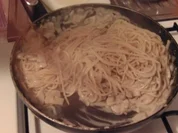 Vegane Champingnon-Rahm-Sauce zu Spaghetti - Rezept