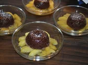 Rezept: Warme Schokokรผchlein auf karamellisierten Apfelspalten Warme Schokokรผchlein auf karamellisierten Apfelspalten - Rezept