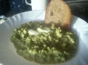 Erbspürree mit Knoblauchkanten - Rezept