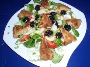 Rezept: Fruchtiger Feldsalat mit panierten Schnitzelchen Fruchtiger Feldsalat mit panierten Schnitzelchen - Rezept