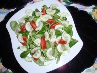 Rezept: Fruchtiger Feldsalat mit panierten Schnitzelchen Bild Nr. 5 Fruchtiger Feldsalat mit panierten Schnitzelchen - Rezept - Bild Nr. 5