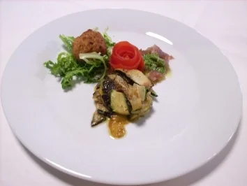 Lasagne von Melanzani und Tunfisch-Carpaccio mit Rucola-Pesto - Rezept