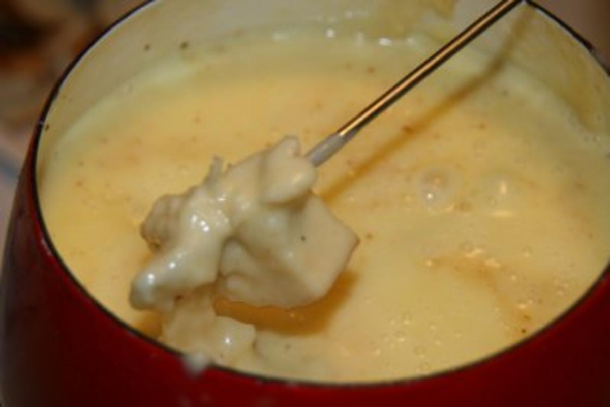 Käsefondue nach Schweizer Art - Rezept - kochbar.de