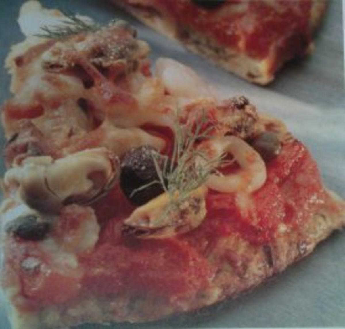 Pizza Frutti di Mare auf einer Tomaten-Paprika-Sauce - Rezept