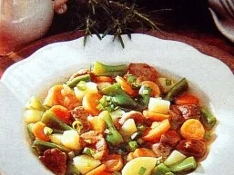 Bohneneintopf mit Lammgulasch - Rezept