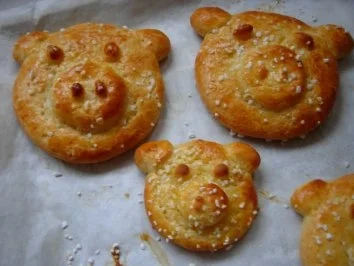 Rezept: Süßes Quarkgebäck (Glücksschweinchen) Bild Nr. 2 Süßes Quarkgebäck (Glücksschweinchen) - Rezept - Bild Nr. 2