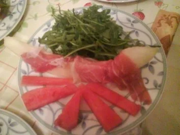 Rezept: Rucolasalat mit Honigmelone im Schinkenmantel und Dressing Rucolasalat mit Honigmelone im Schinkenmantel und Dressing - Rezept