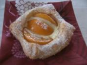 Versunkene Pfirsiche im Quark - Crem - Bett - - Rezept