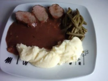 Rezept: Schweinslende mit Muskatkartoffelpüree,Butterbohnen und eine Schoko-Orangen-Bratensoße als Dessert Orangen-Kiwi-Birnen geeist Bild Nr. 7 Schweinslende mit Muskatkartoffelpüree,Butterbohnen und eine Schoko-Orangen-Bratensoße als Dessert Orangen-Kiwi-Birnen geeist - Rezept - Bild Nr. 7